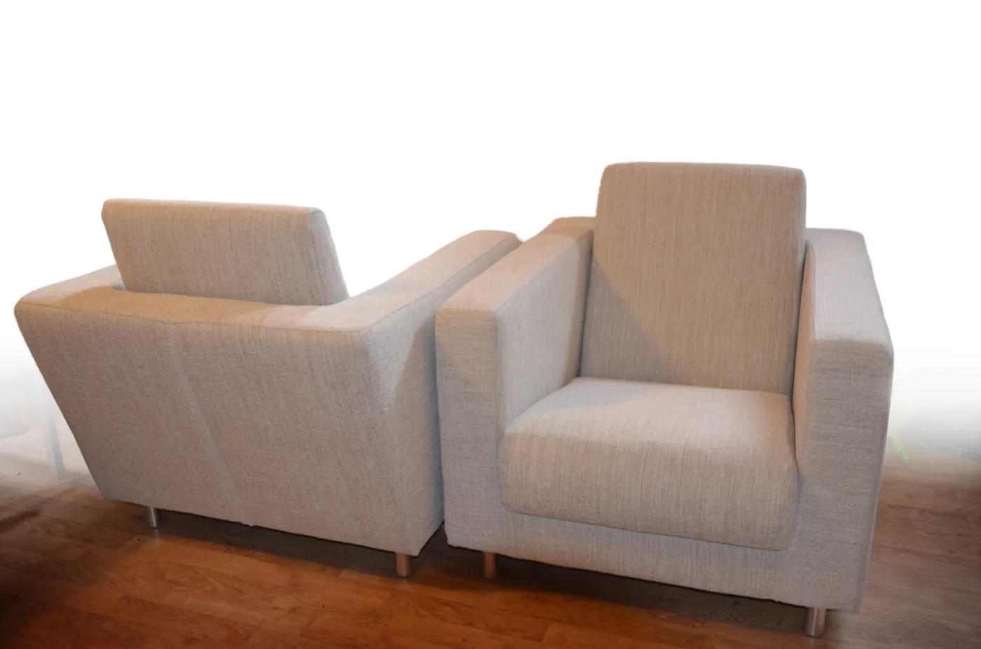 Paire de fauteuils contemporains