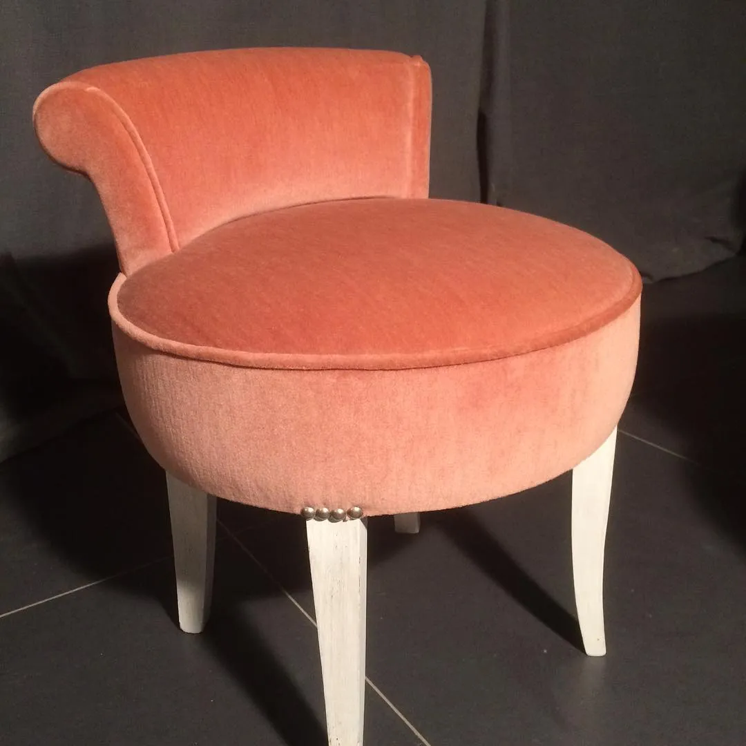 Chauffeuse et poufs