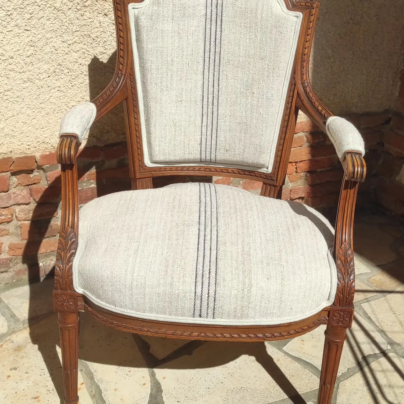 Fauteuil médaillon rayé