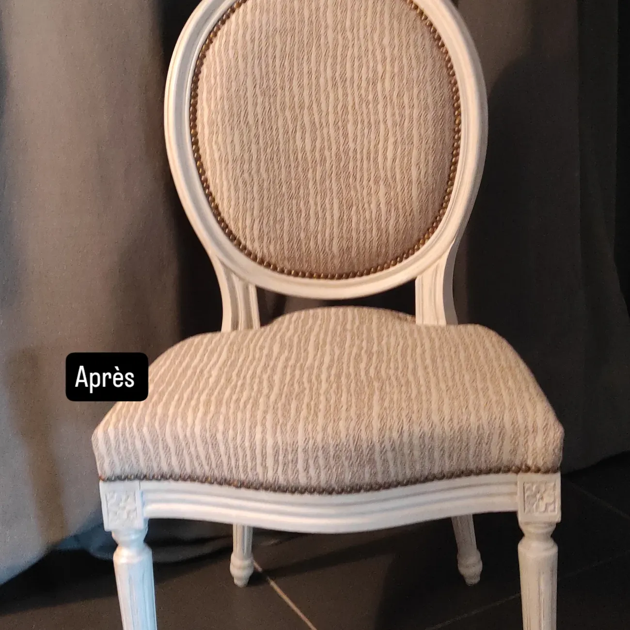Chaise médaillon rayée