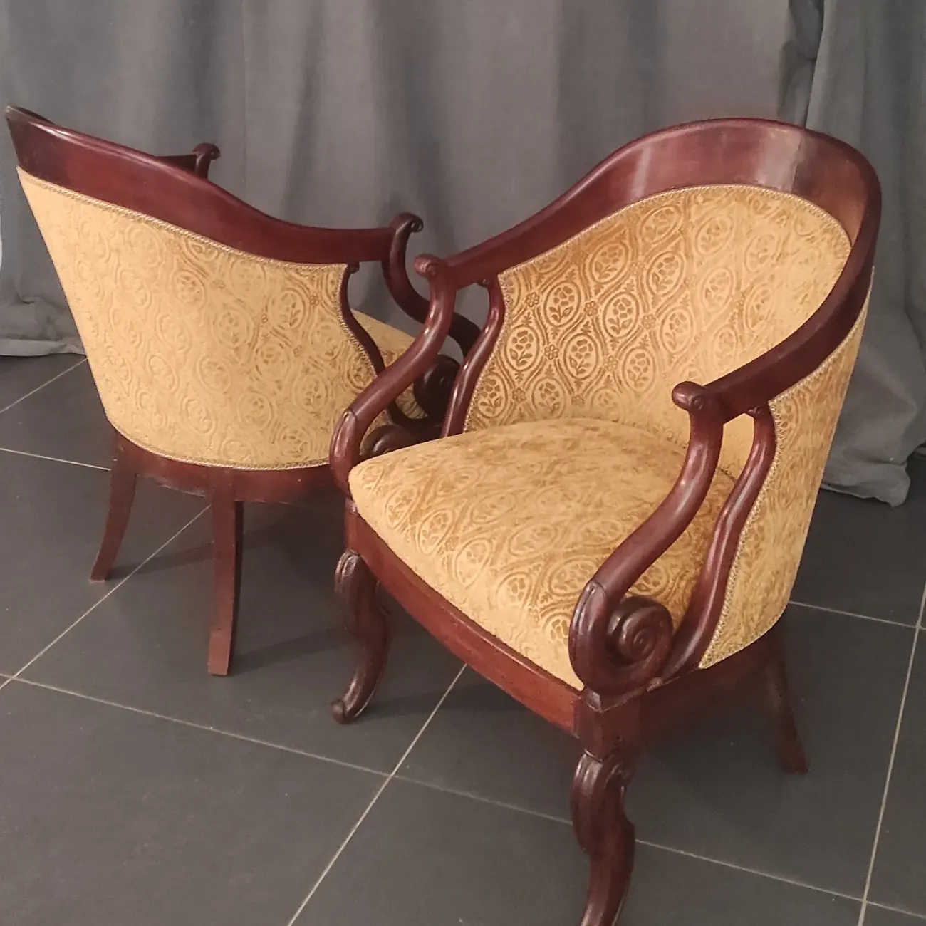 Fauteuil gondole, damas doré