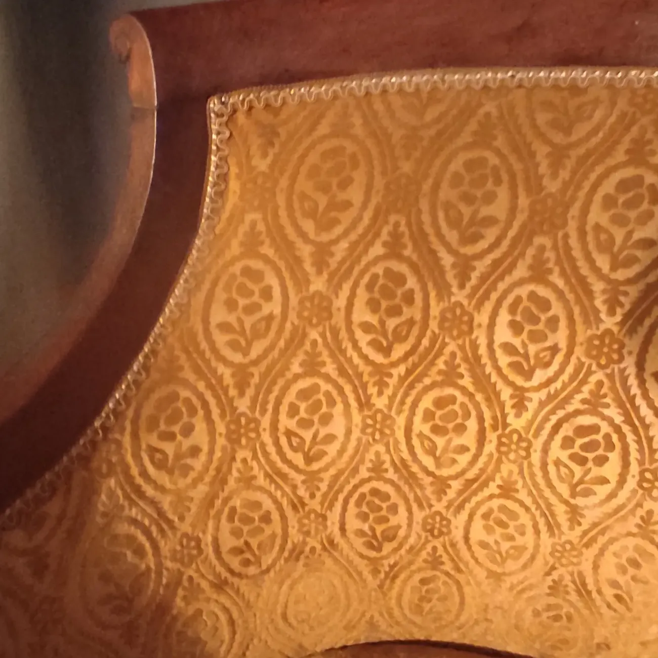 Détail du damas doré