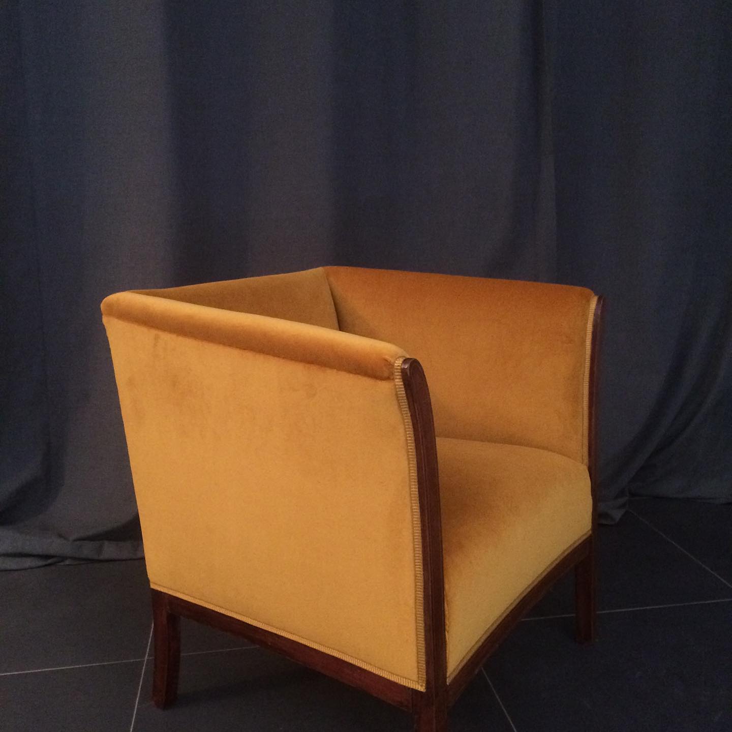 Fauteuil club art déco, velours moutarde