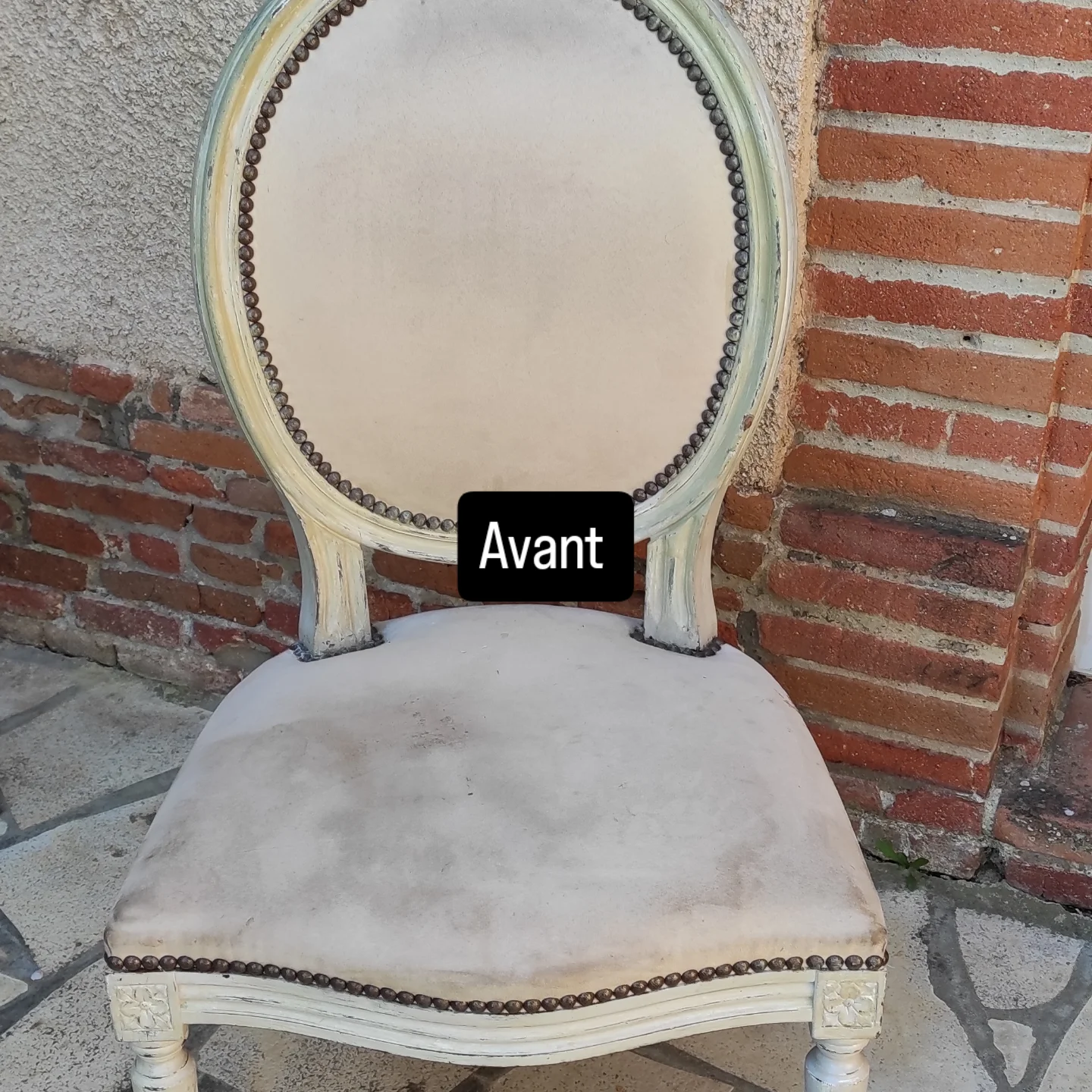 Chaise médaillon avant restauration